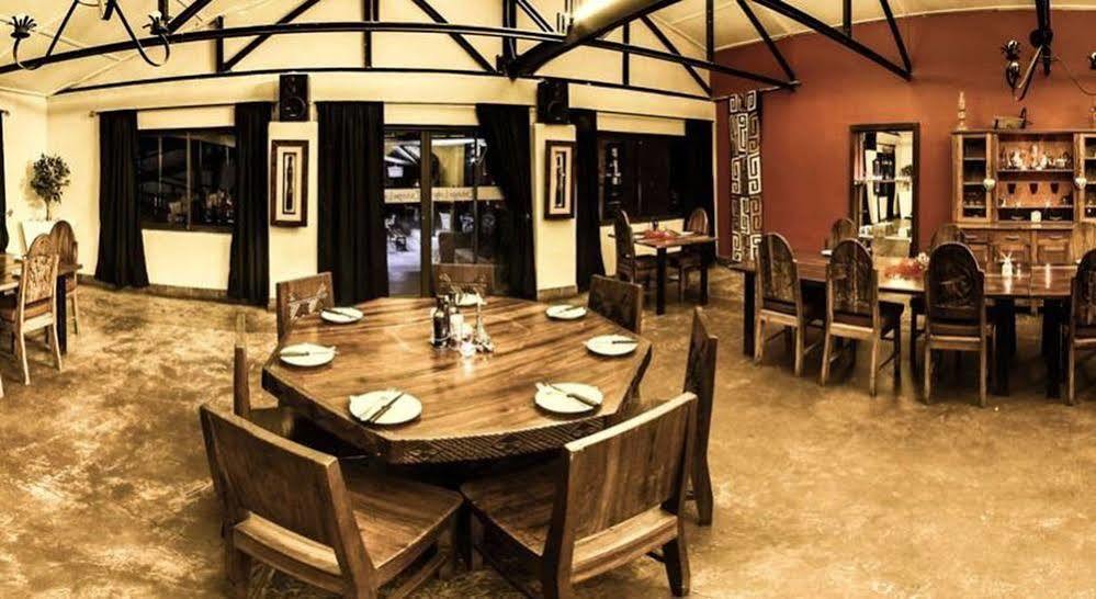 Etotongwe Lodge Outjo Extérieur photo
